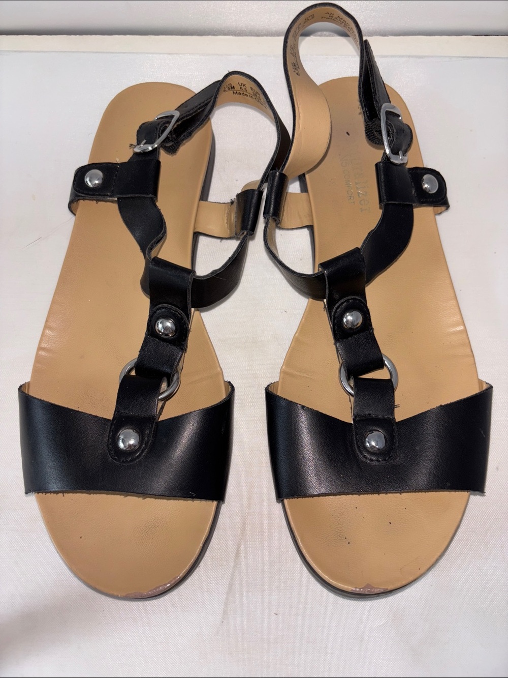 Naturalizer’s N5 Comfort
Black Leather T-Strap Women's Sandals